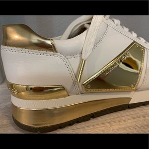 MICHAEL KORS allie plate white & gold trainer
